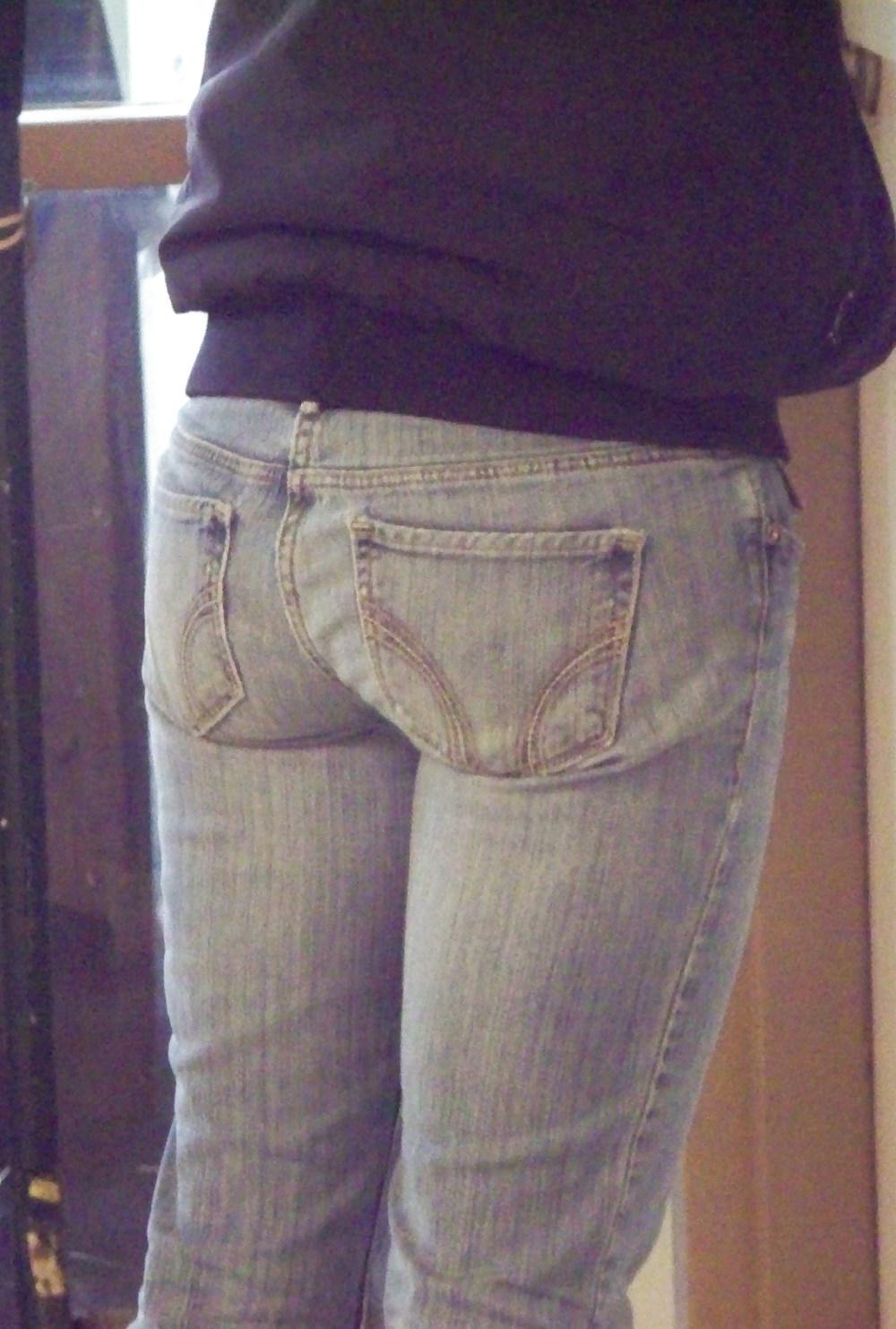17P Nice Ass in Blue Jeans 