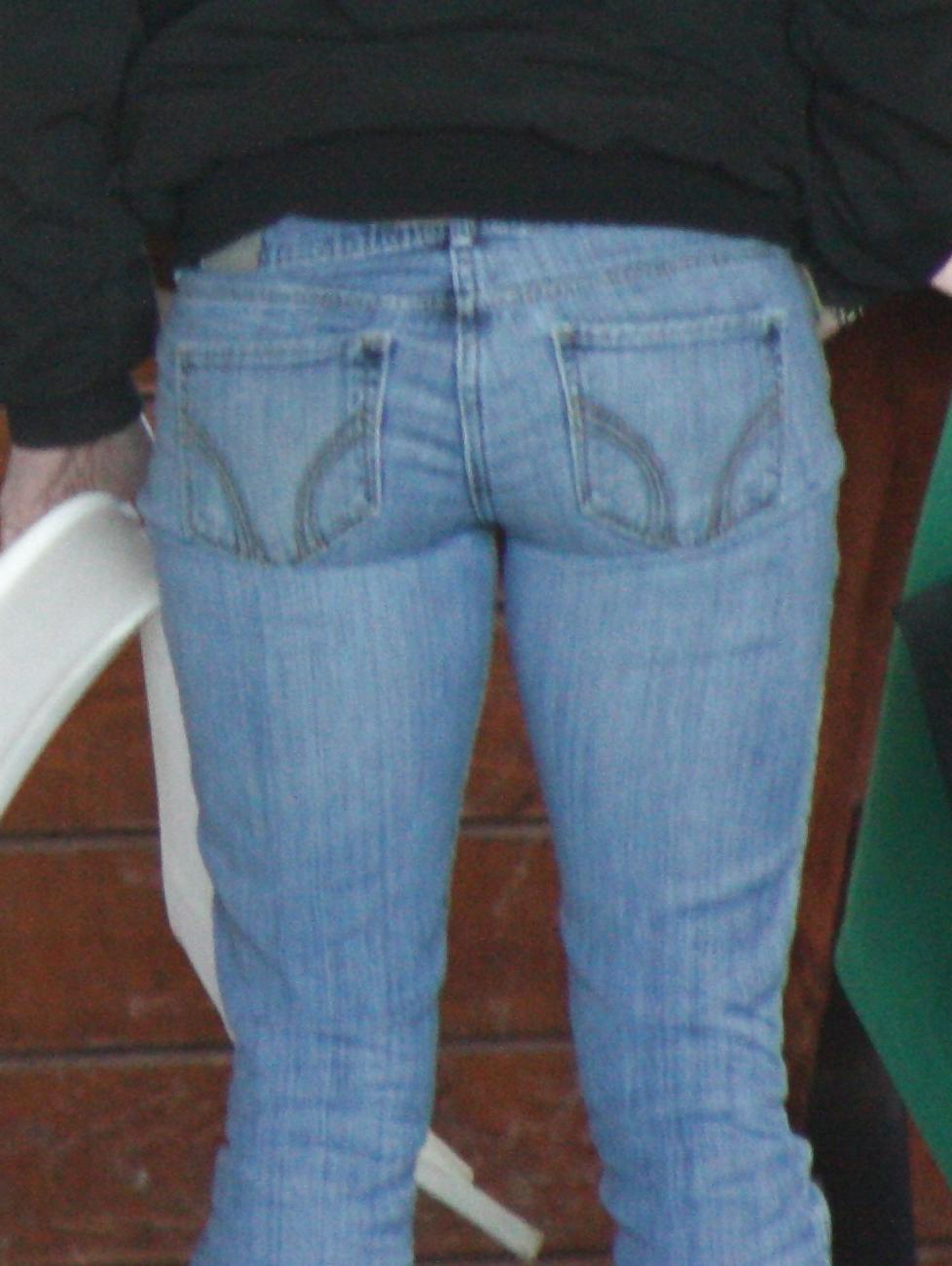 17P Nice Ass in Blue Jeans 