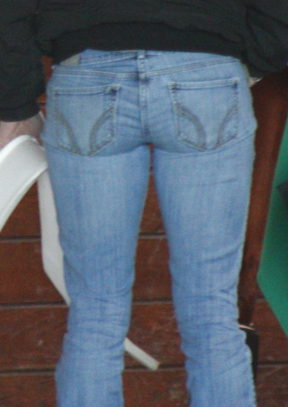 17P Nice Ass in Blue Jeans 