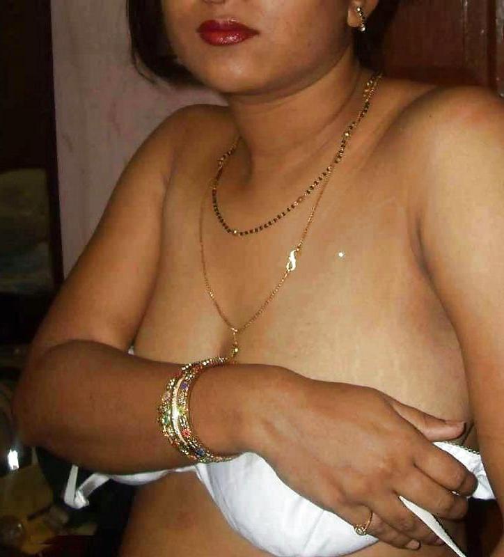 25P Indian Busty House Wife
