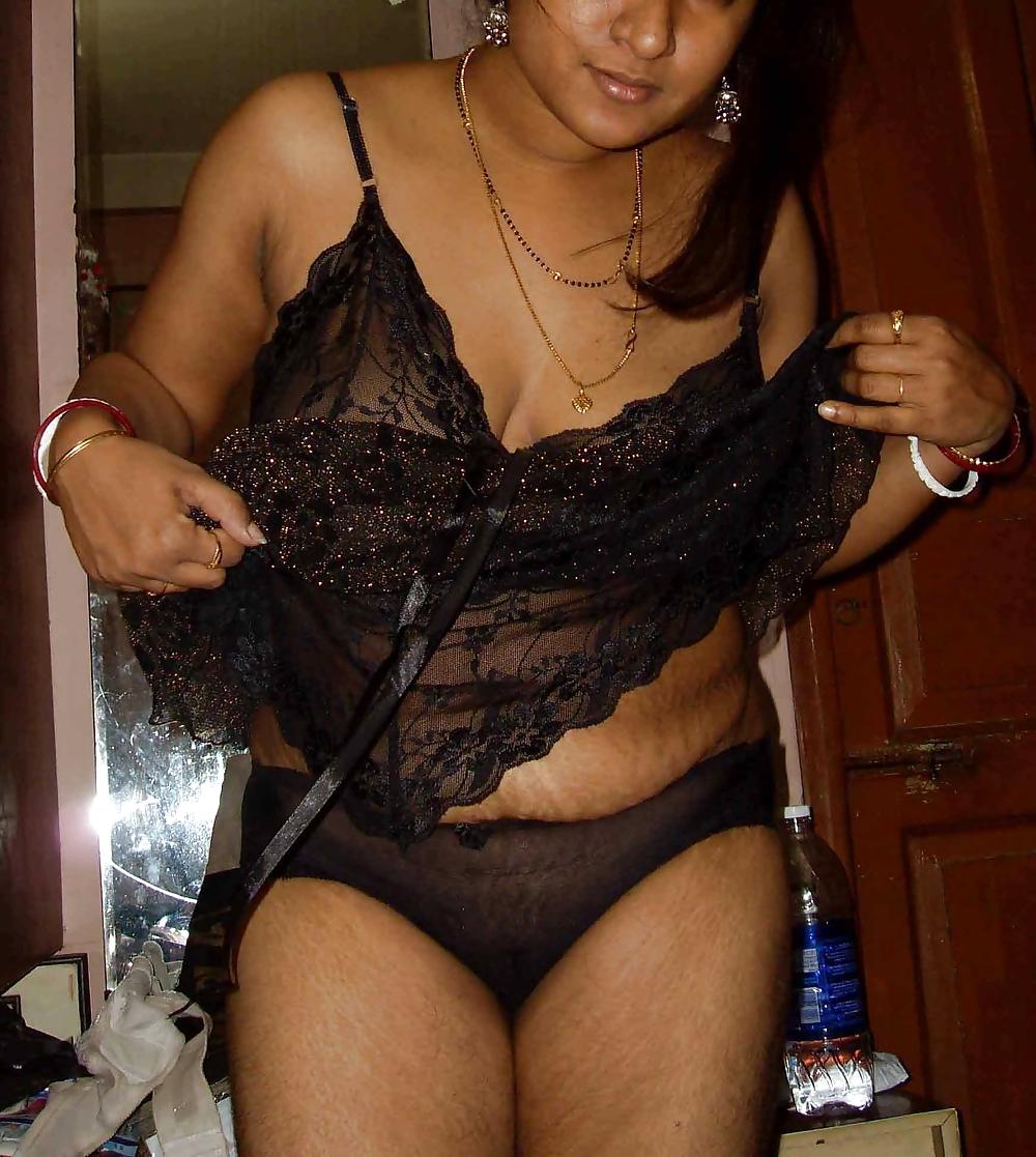 25P Indian Busty House Wife