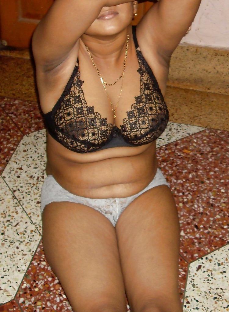 25P Indian Busty House Wife