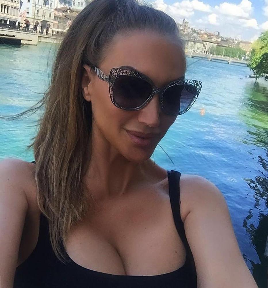 25P Serbian Busty Milf-Goga