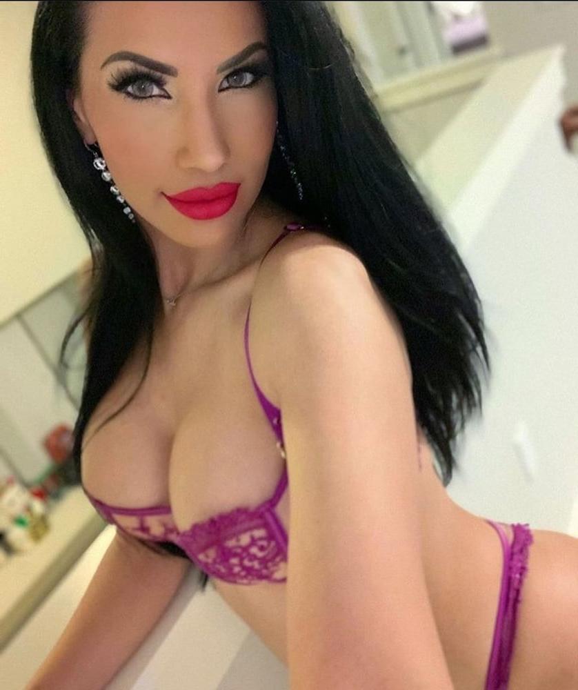 25P Love brunettes 21