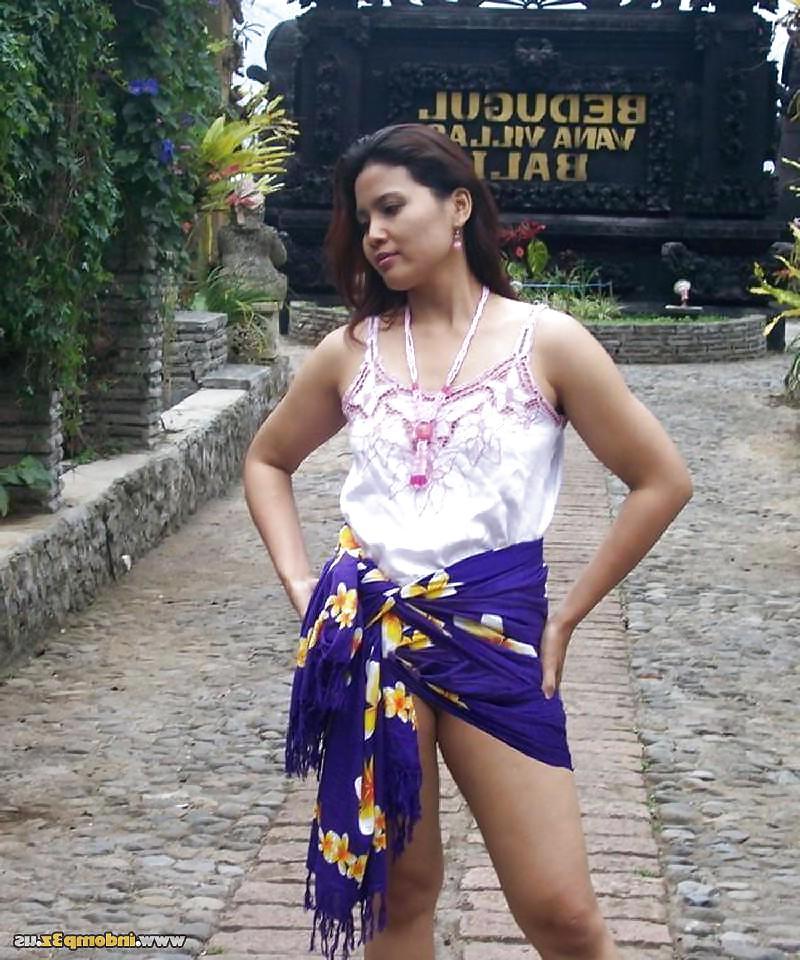 19P Tante AYU Holiday in Bali