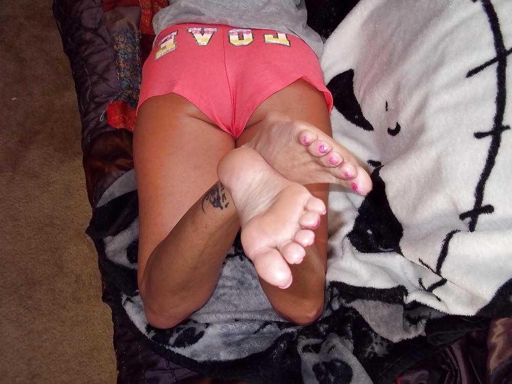 25P Chance's sexy legs and feet