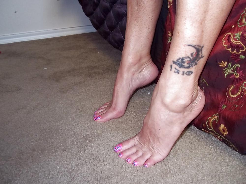 25P Chance's sexy legs and feet