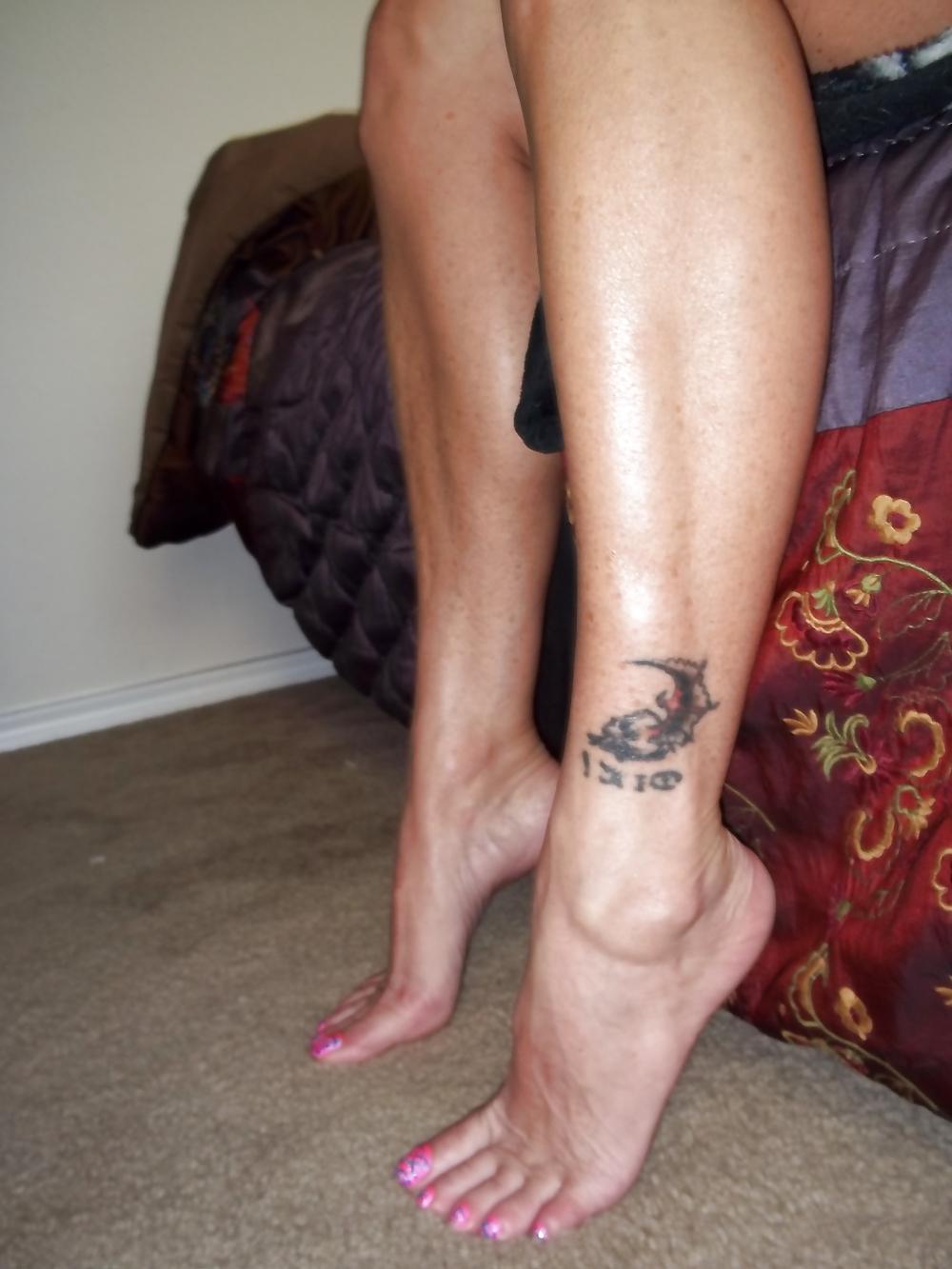 25P Chance's sexy legs and feet
