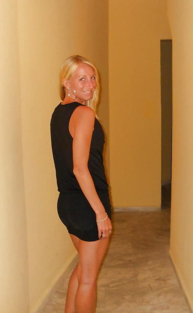 20P Friend's ExGirl naked on Holiday in Greece