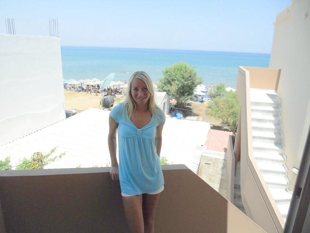 20P Friend's ExGirl naked on Holiday in Greece