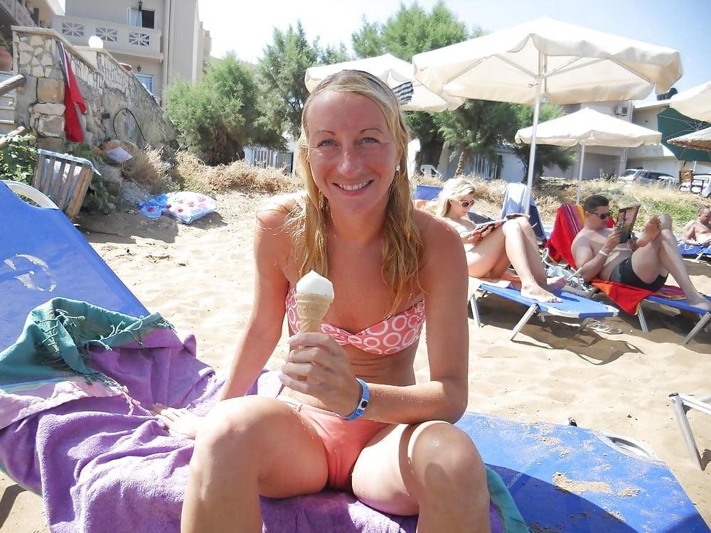 20P Friend's ExGirl naked on Holiday in Greece
