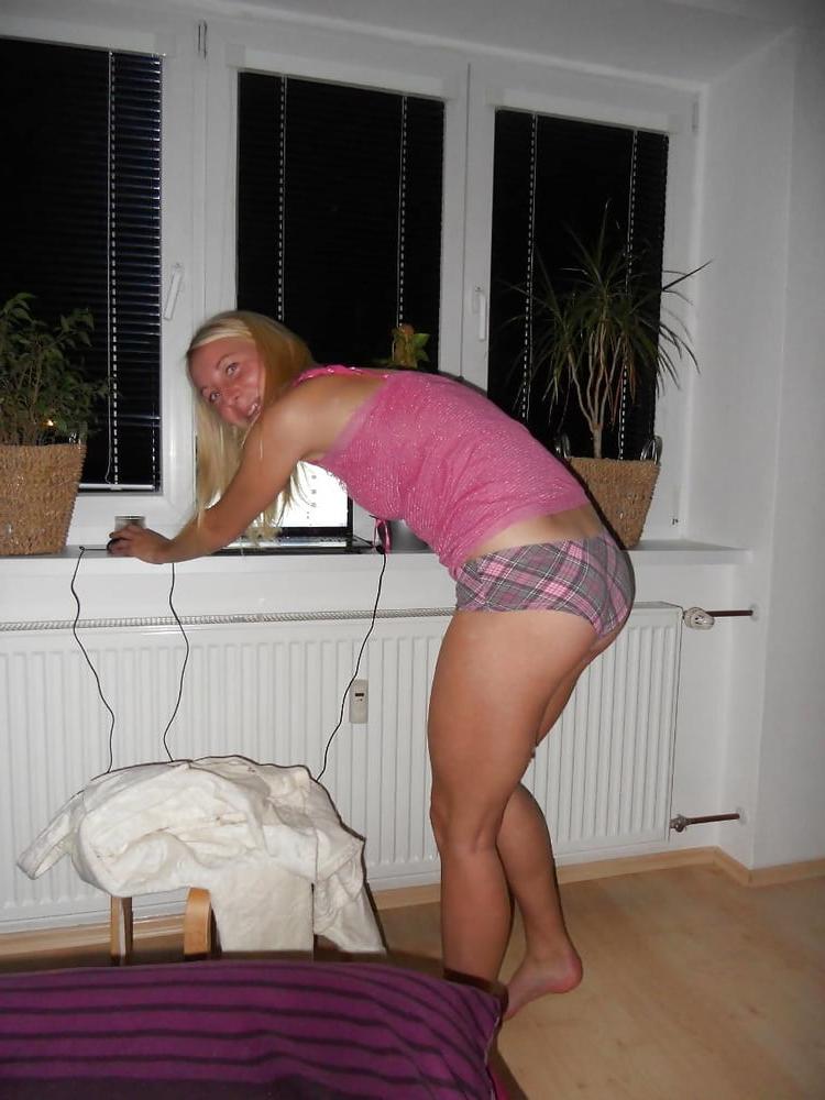 20P Friend's ExGirl naked on Holiday in Greece