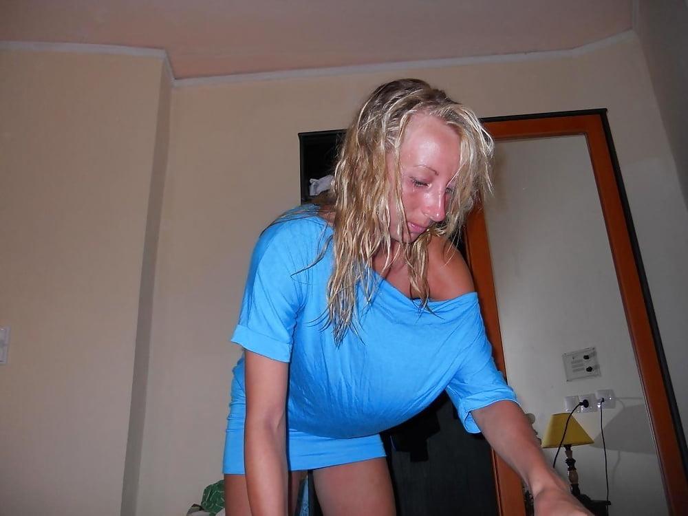 20P Friend's ExGirl naked on Holiday in Greece