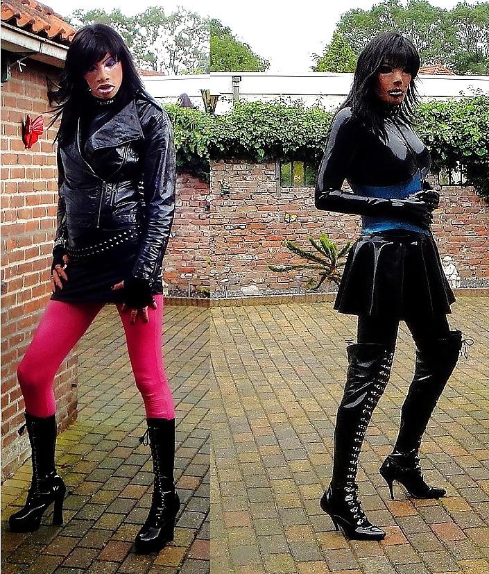 18P Kinky Latex Doll