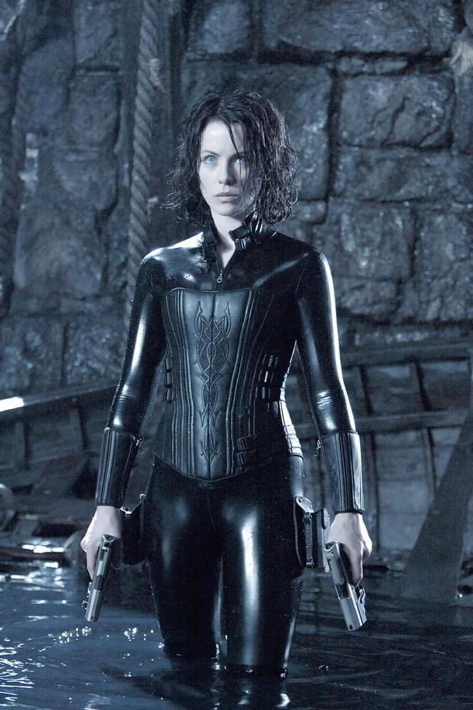25P Kate Beckinsale Fit As Fuck 2