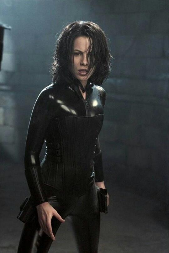 25P Kate Beckinsale Fit As Fuck 2