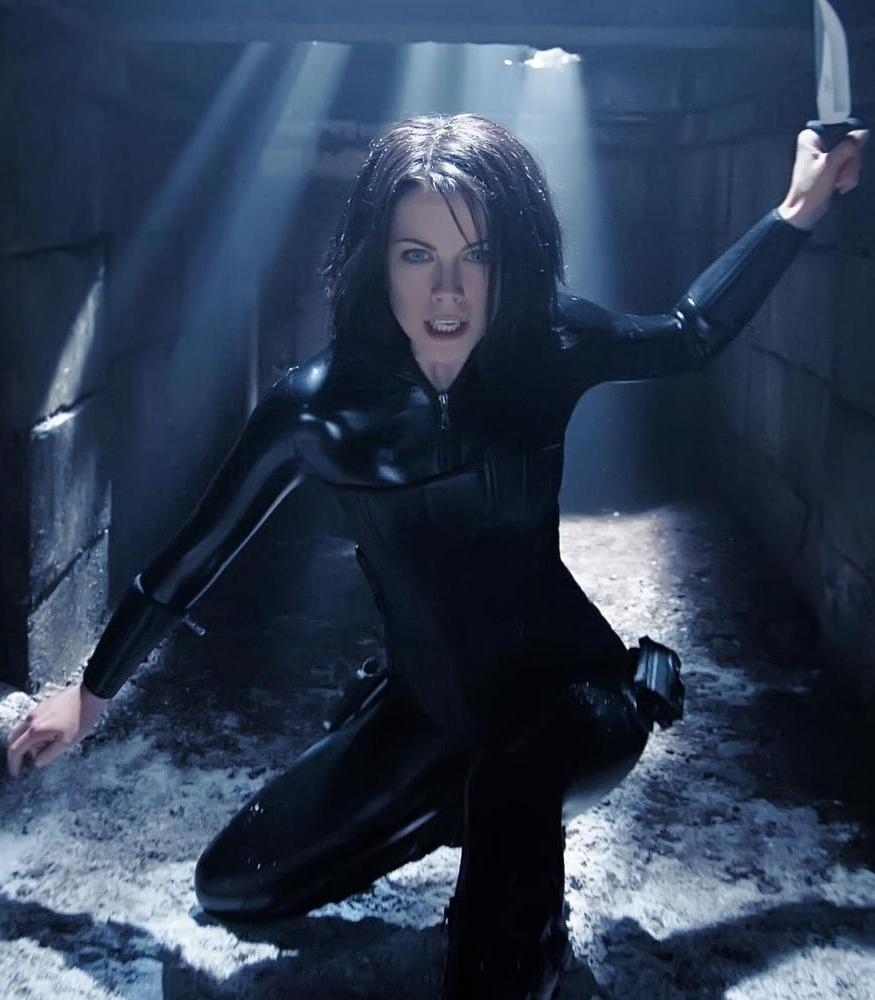 25P Kate Beckinsale Fit As Fuck 2
