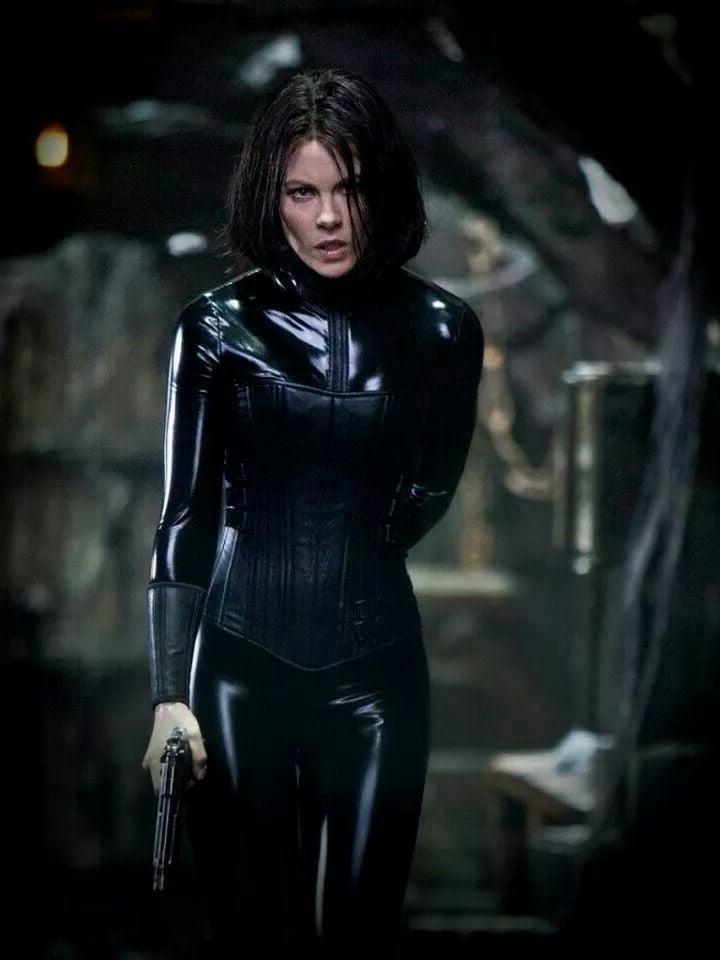 25P Kate Beckinsale Fit As Fuck 2