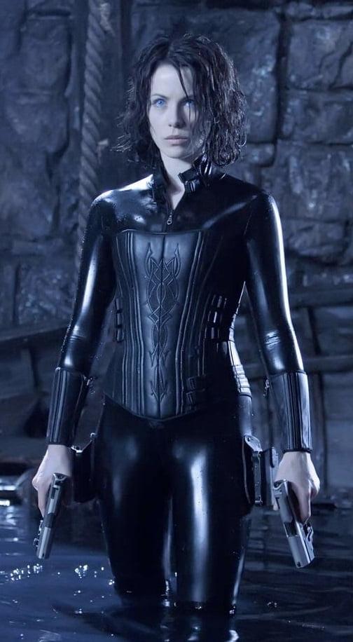 25P Kate Beckinsale Fit As Fuck 2