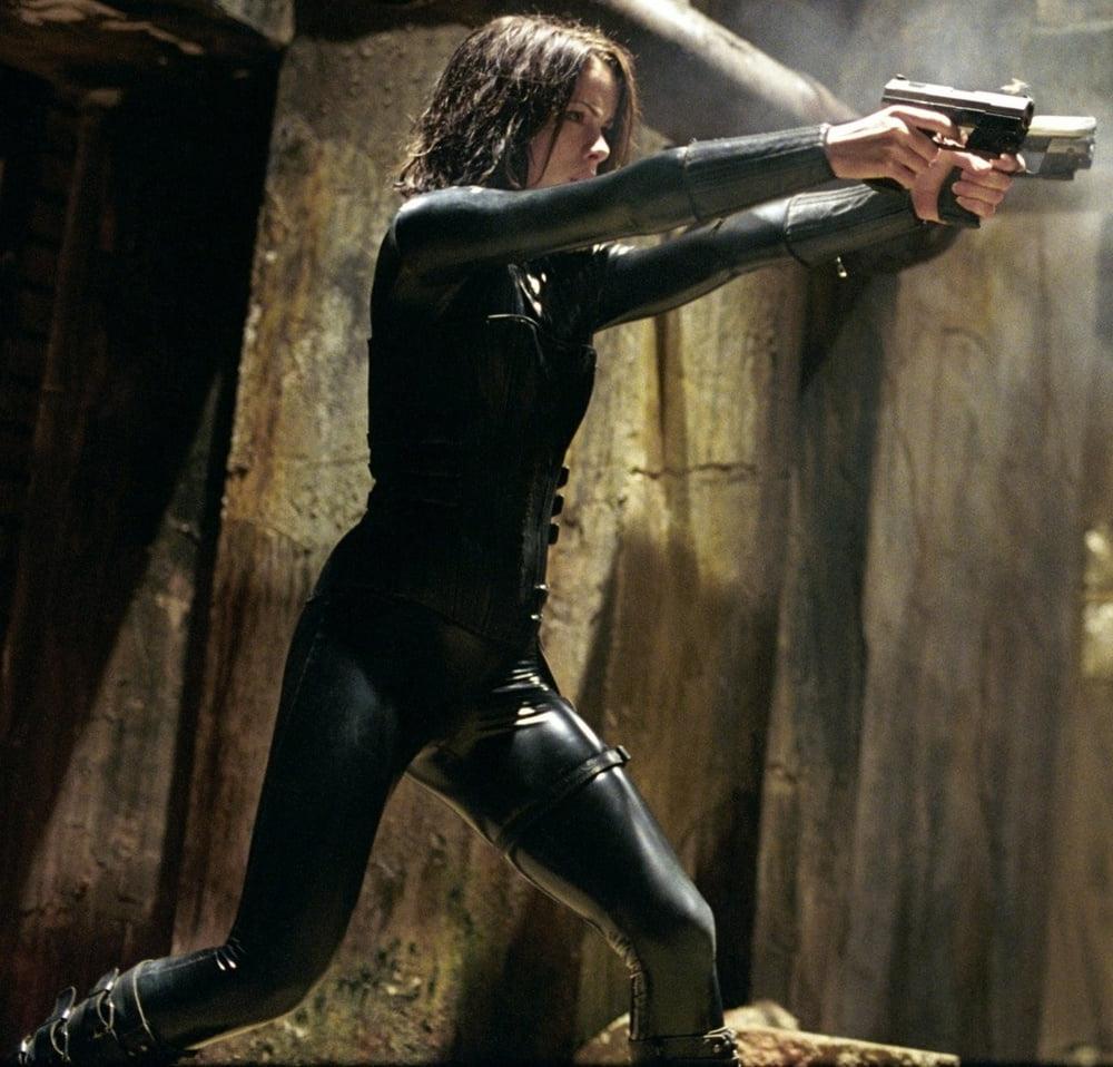 25P Kate Beckinsale Fit As Fuck 2