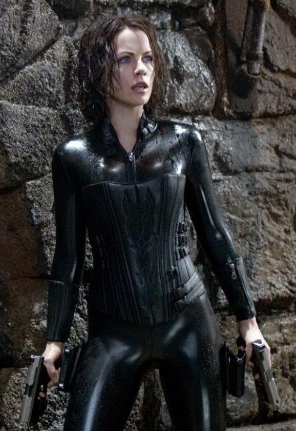 25P Kate Beckinsale Fit As Fuck 2