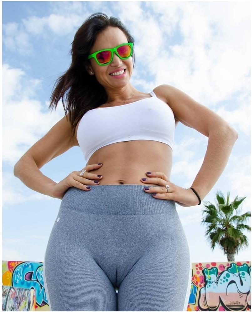 11P Cameltoe