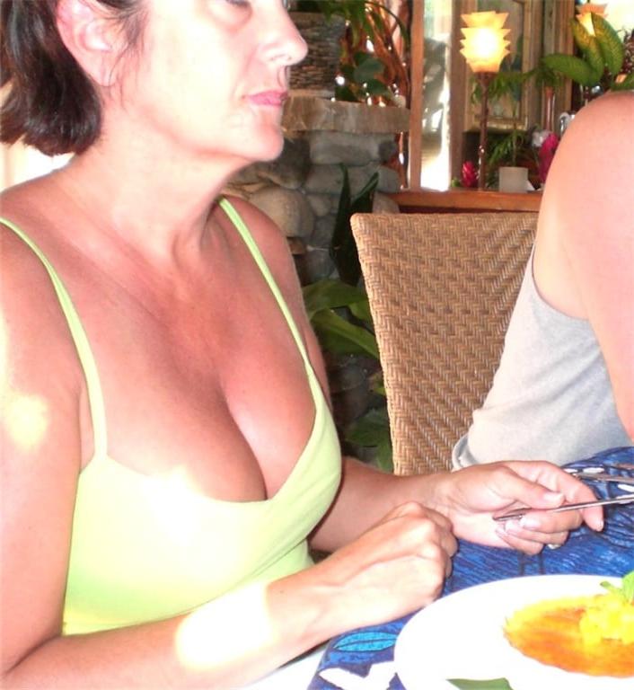 25P Sexy momma's holiday pics