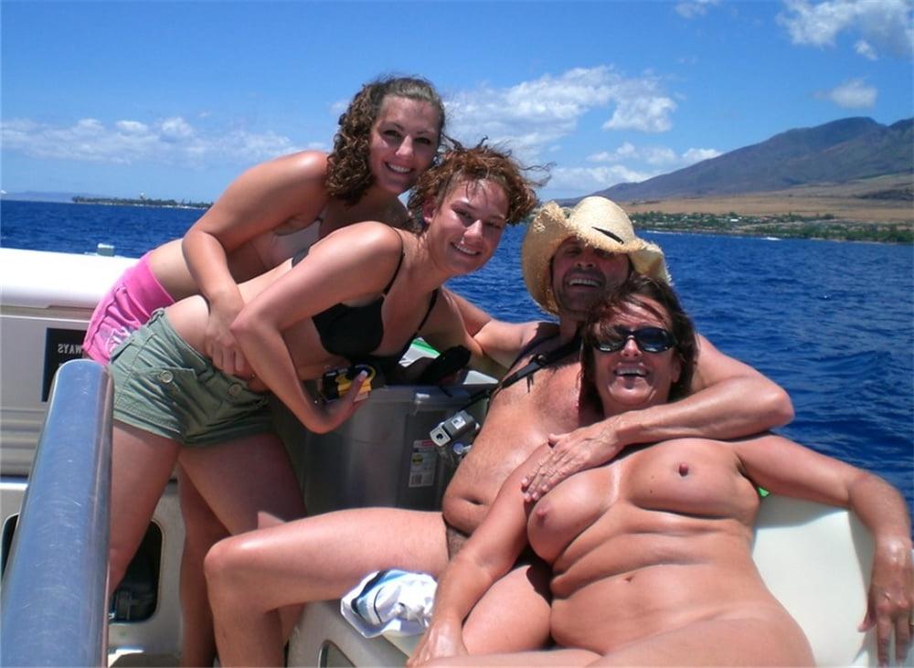 25P Sexy momma's holiday pics