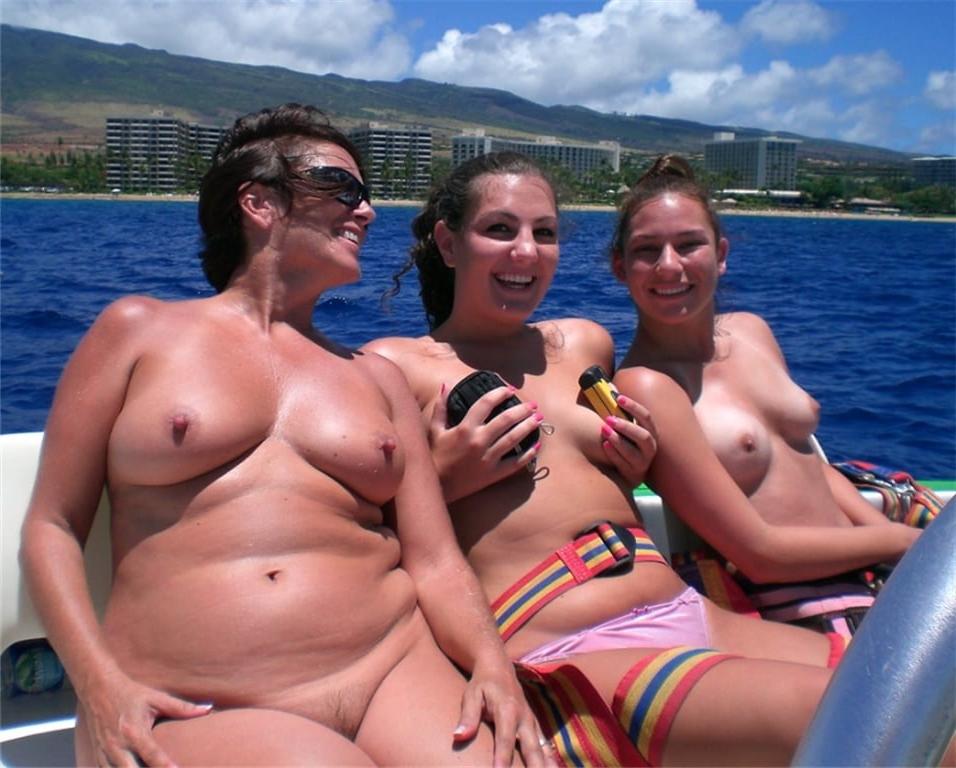 25P Sexy momma's holiday pics