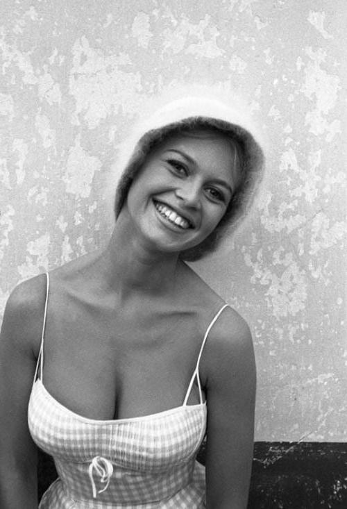 25P French Blonde Bombshell Bridgette  Collection