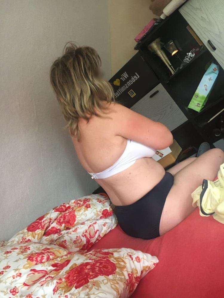16P 677 - my wife Annett - various at home - panties pregnant