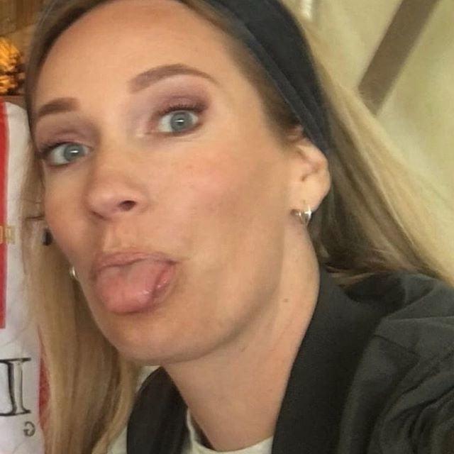 25P Dutch Presenter &amp; Hockey Player - Helene Hendriks 2