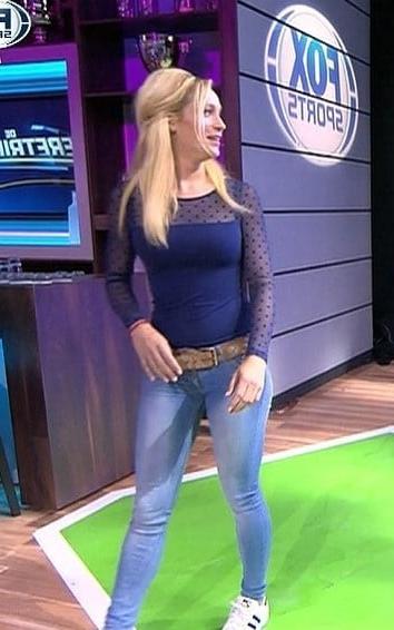 25P Dutch Presenter &amp; Hockey Player - Helene Hendriks 2