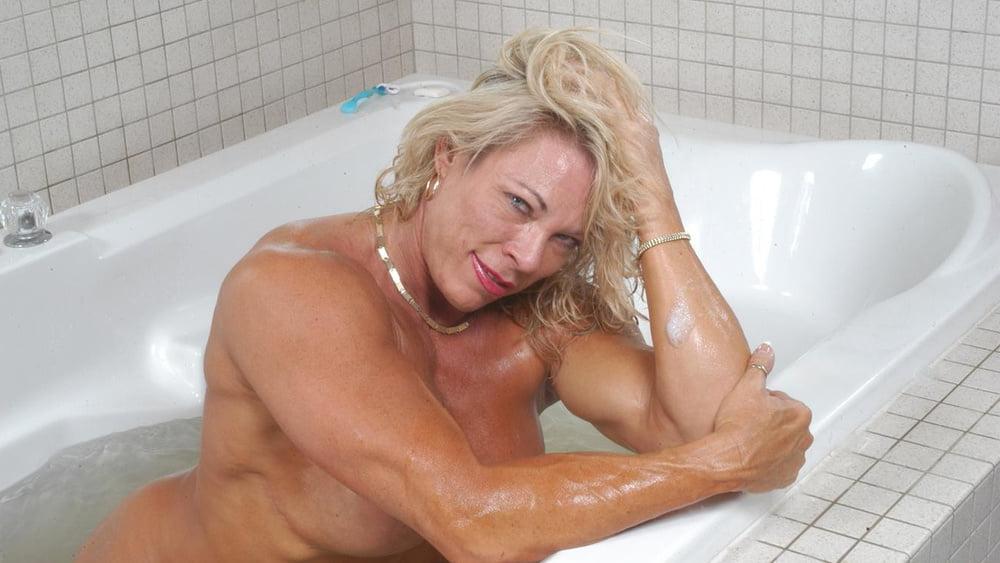 20P Mature Body Builder 9 feb 20