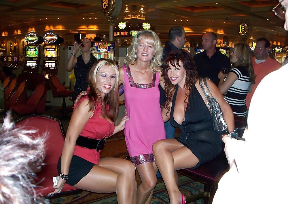 25P Party chicks in pantyhose