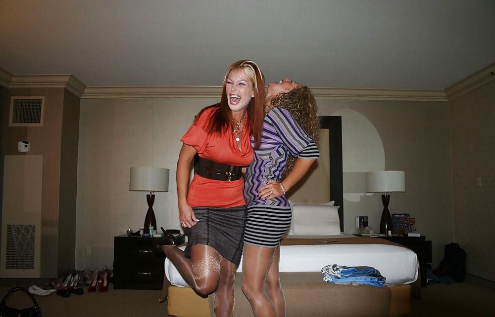 25P Party chicks in pantyhose