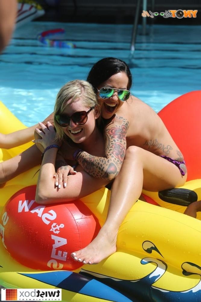 25P stacey havoc camcon toplees pool party 2016