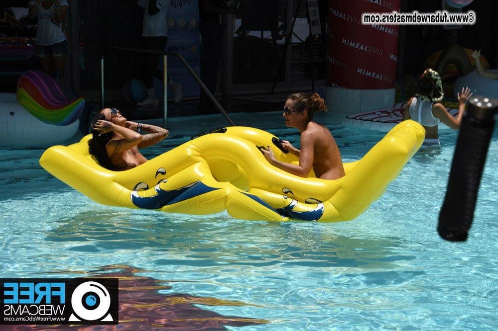 25P stacey havoc camcon toplees pool party 2016