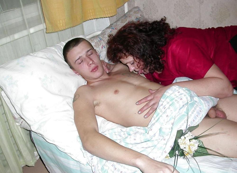 25P AWAKE  AND FUCK YOUR HORNY MOM C5M