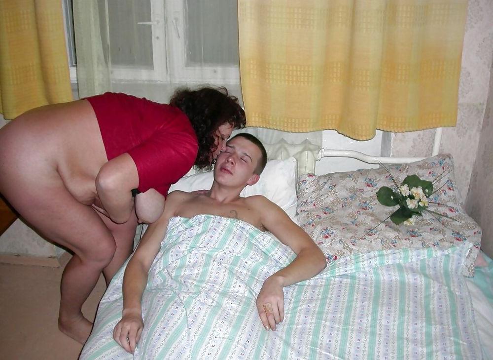 25P AWAKE  AND FUCK YOUR HORNY MOM C5M