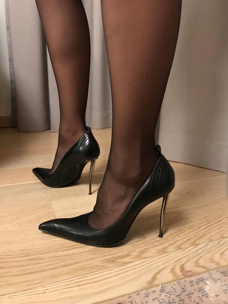 25P Hot Milf, Legs and High Heels 3