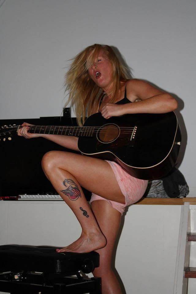 25P Sanne Hans (Miss Montreal) - Dutch Singer Songwriter 2