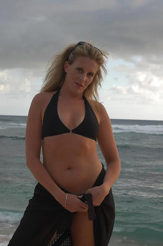 25P Blonde MILF playing for the camera