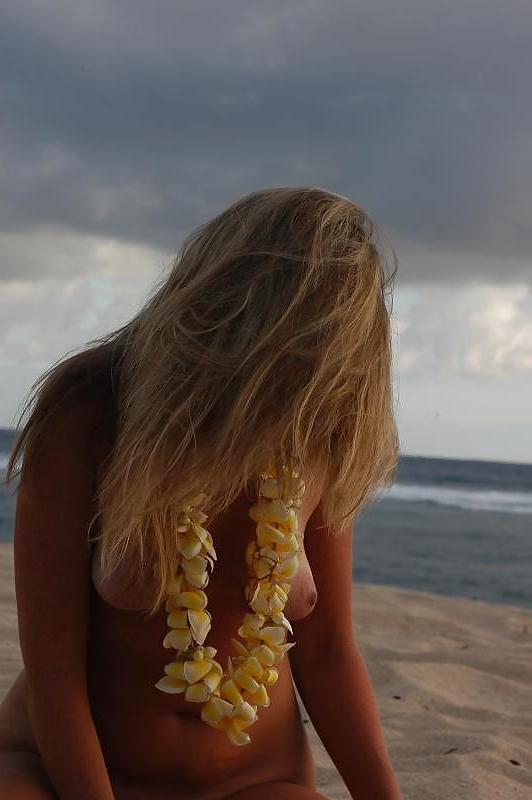 25P Blonde MILF playing for the camera