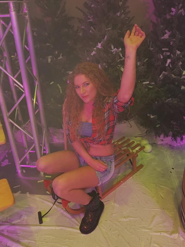 24P Hot Dutch redhead mom Diana posing sexy