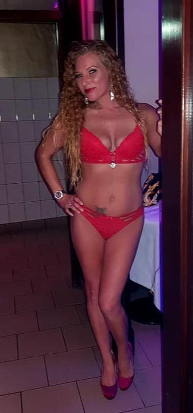24P Hot Dutch redhead mom Diana posing sexy