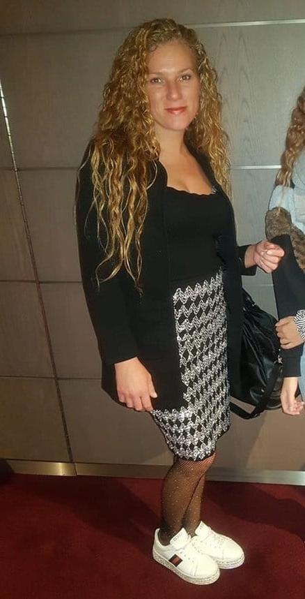 24P Hot Dutch redhead mom Diana posing sexy