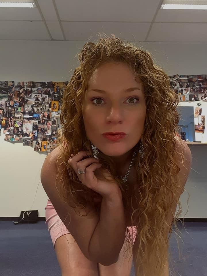 24P Hot Dutch redhead mom Diana posing sexy