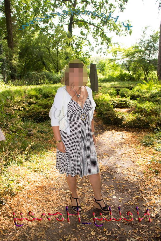 18P Walk in the park without panties. 2020