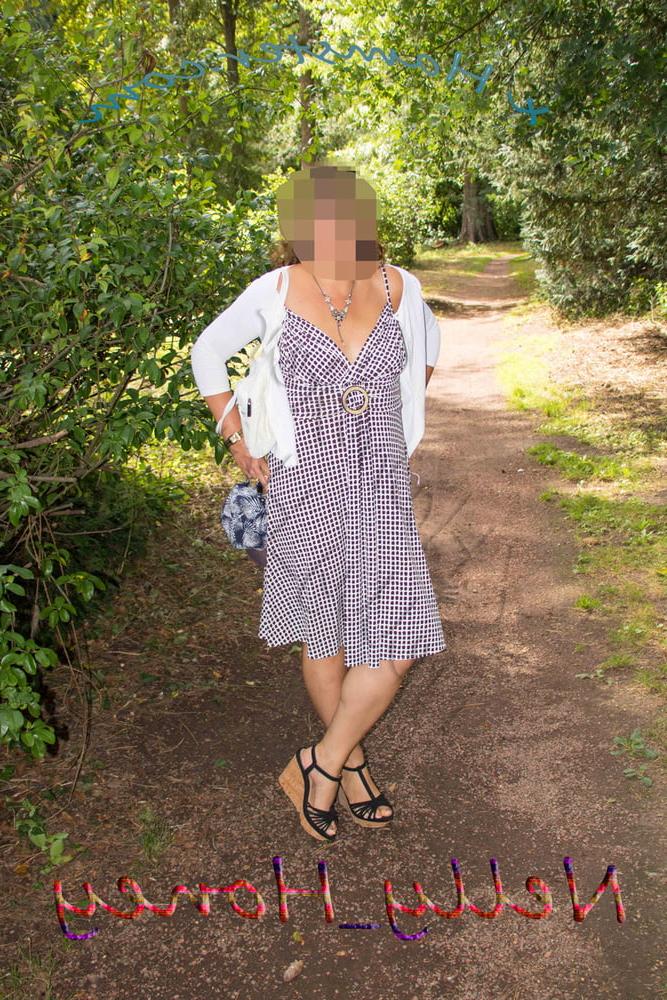 18P Walk in the park without panties. 2020